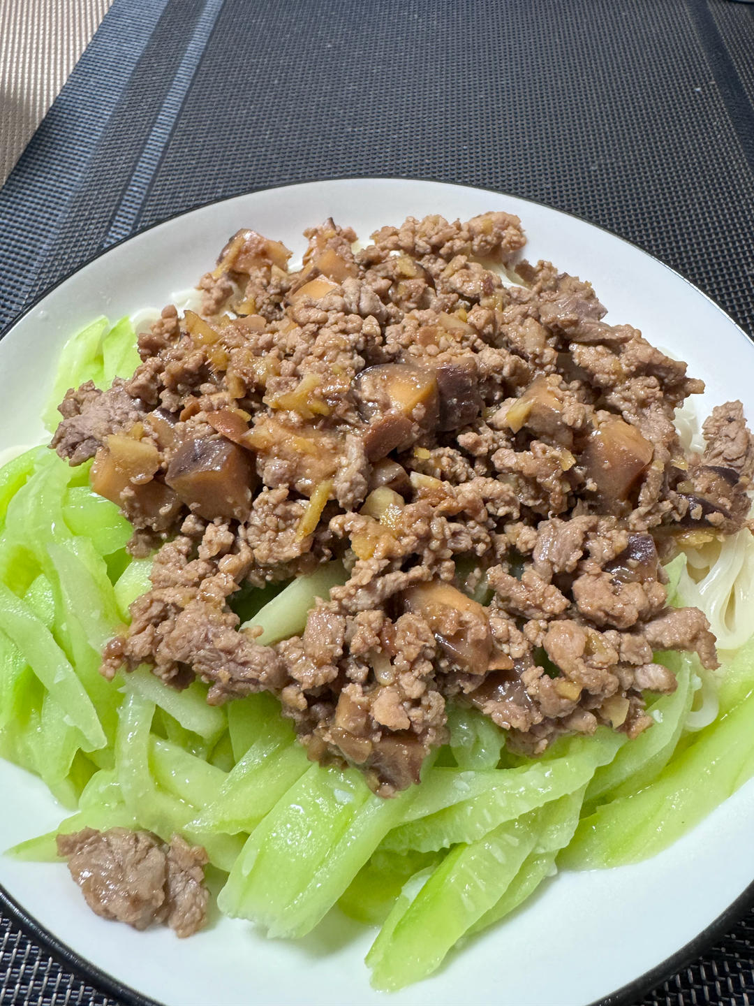 万能香菇肉酱下饭酱，香菇肉酱面，香菇肉酱盖饭