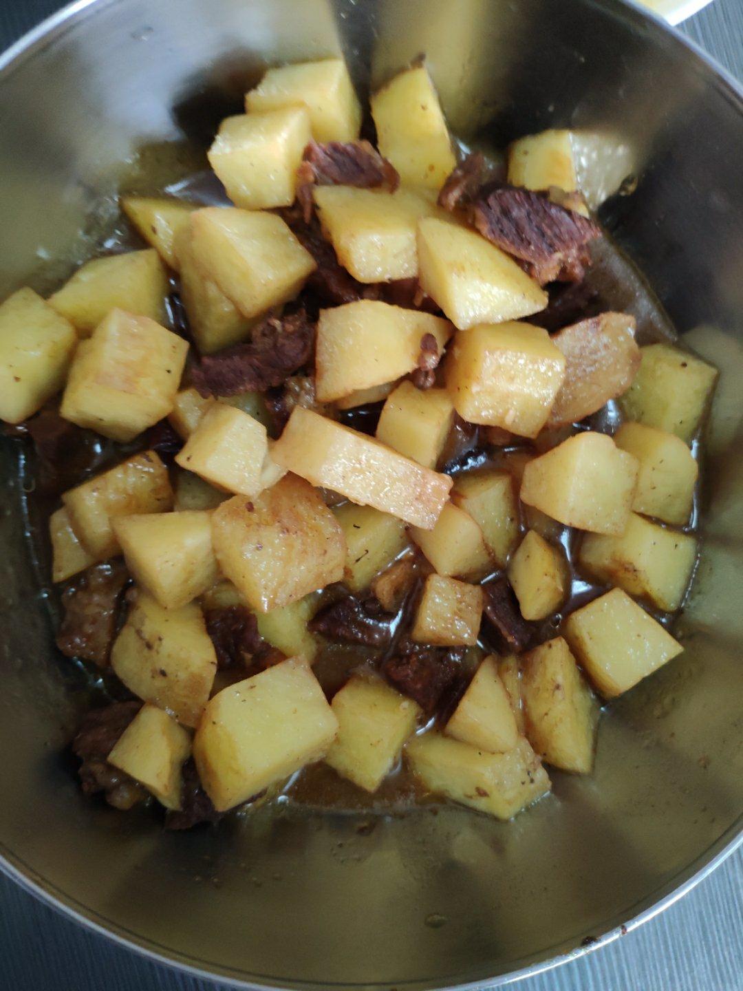 土豆炖牛肉