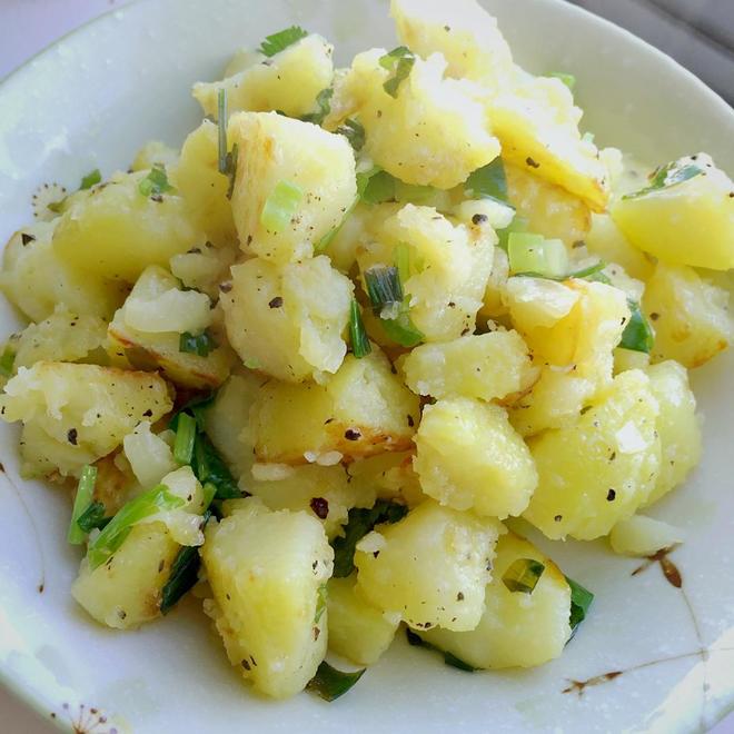土豆沙拉（不是蛋黄酱是清爽的柠檬汁版本哟～）的做法