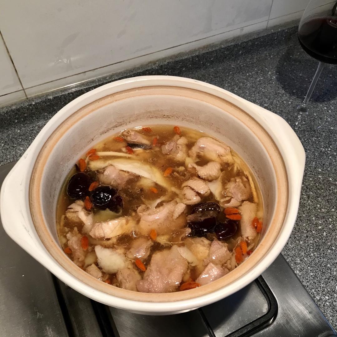 滋补清甜的椰子鸡