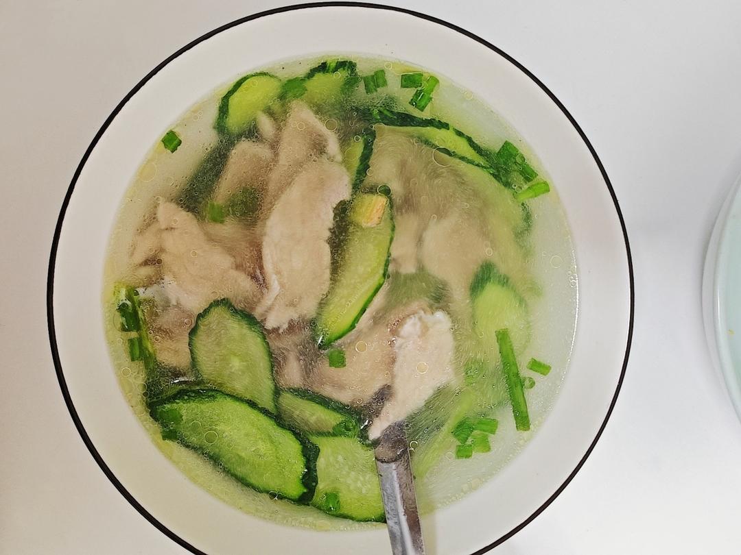 夏天清爽解腻的黄瓜滑肉汤！太鲜美了！