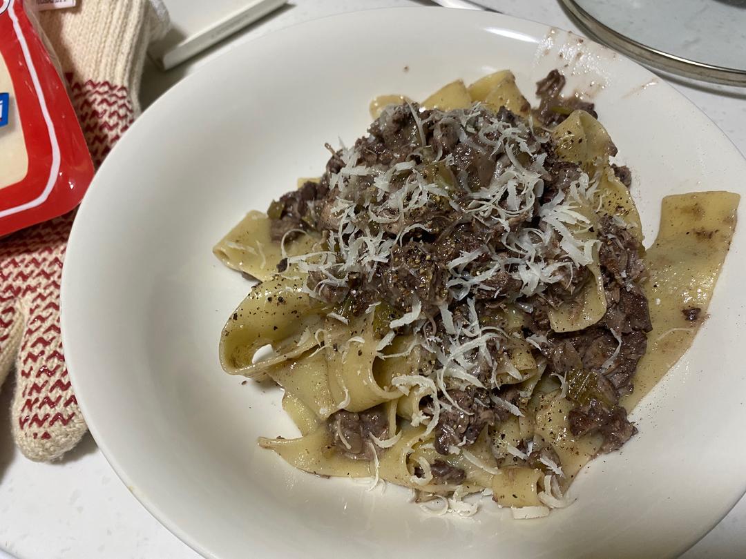 Duck ragú with fresh pappardelle的做法 步骤10