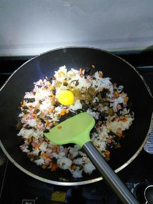 酸菜蛋炒饭的做法 步骤5