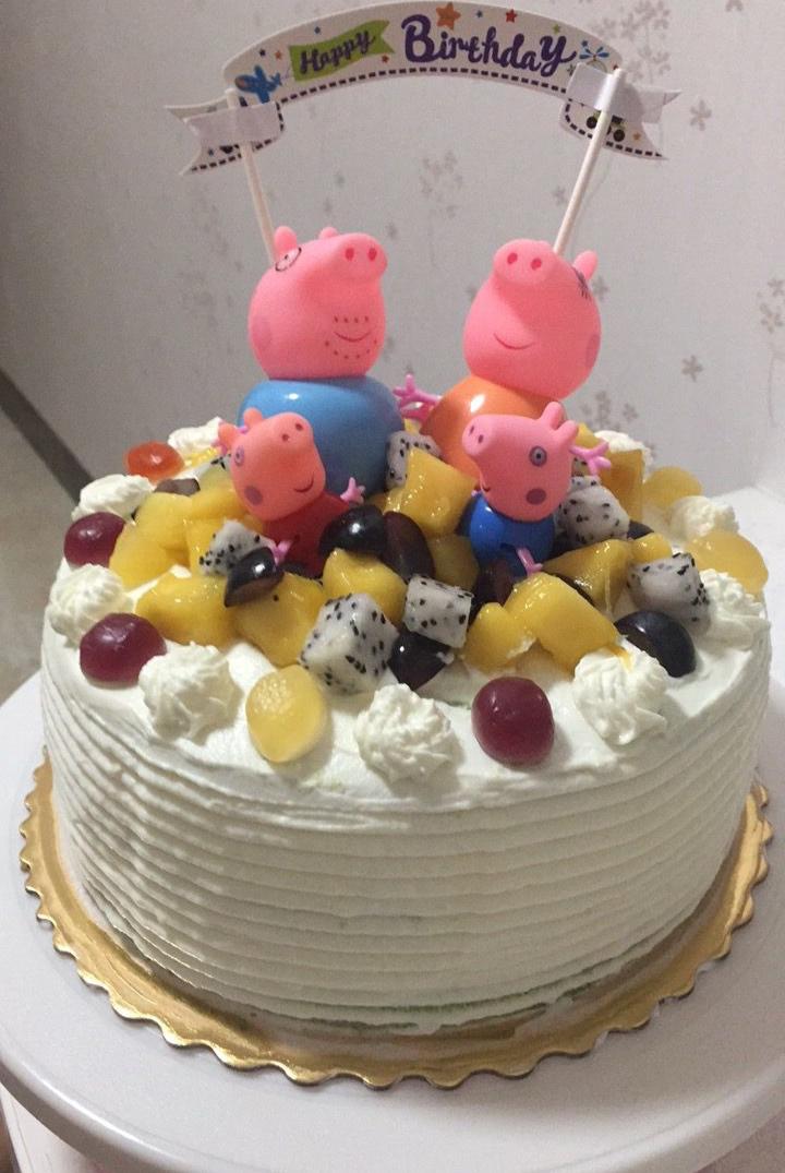 小猪佩奇奶油生日蛋糕