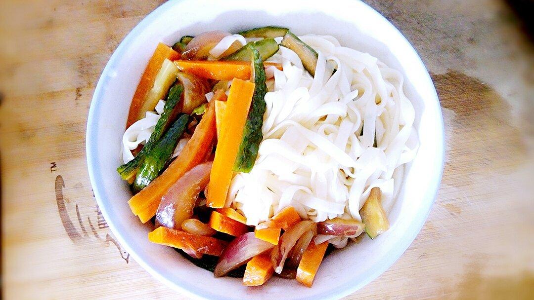 小咸菜拌面的做法