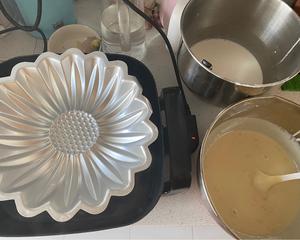 椰奶浓香向日葵小葵花马蹄糕的做法 步骤3