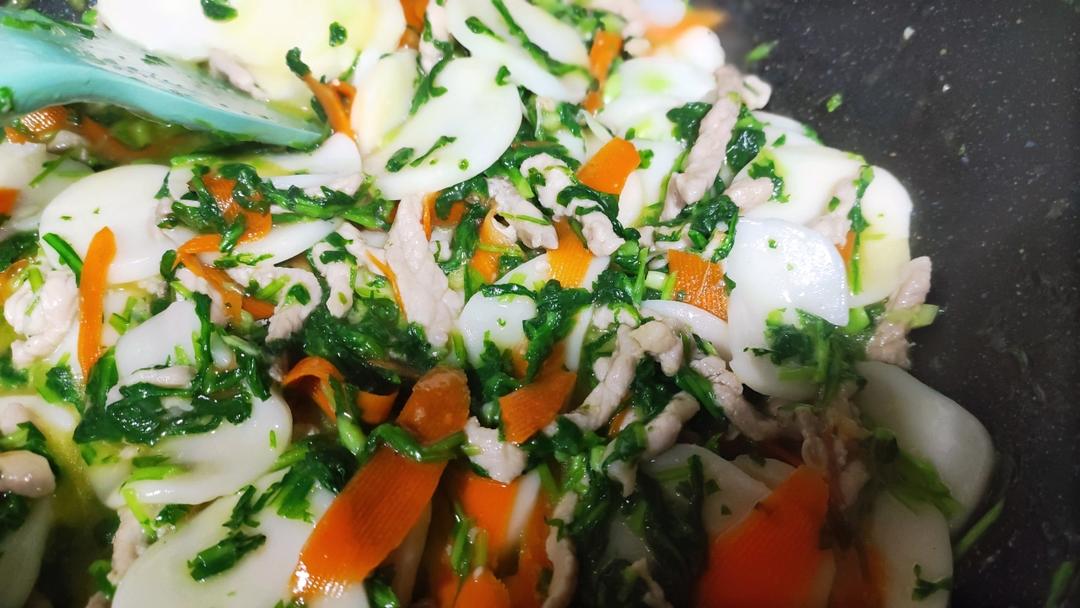 荠菜肉丝炒年糕