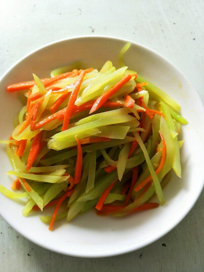 安330做的清炒双丝(莴笋,胡萝卜)