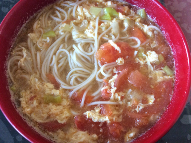 最家常的普通汤面——西红柿鸡蛋龙须面
