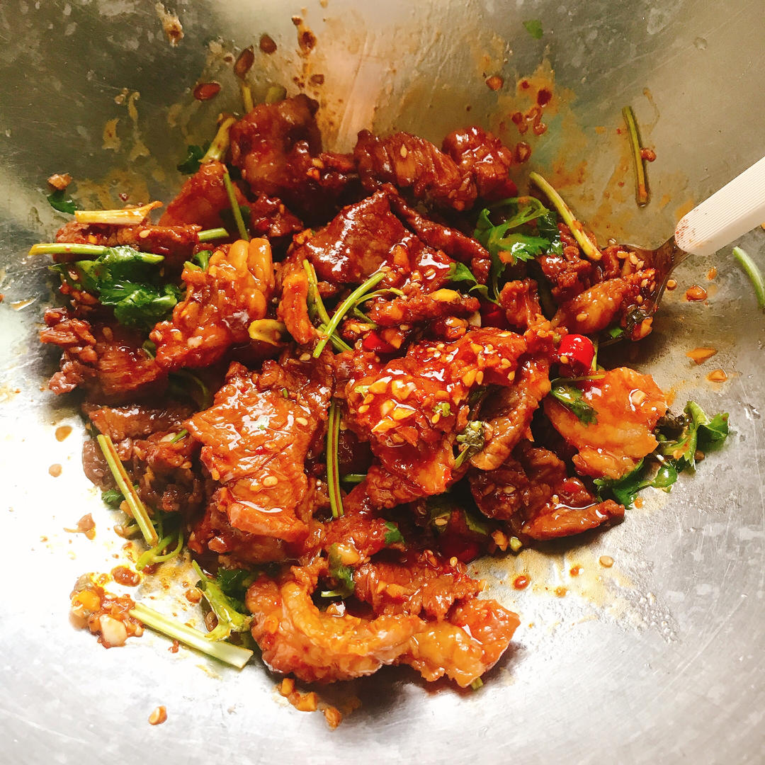 好吃到让人颤抖的香菜拌牛肉
