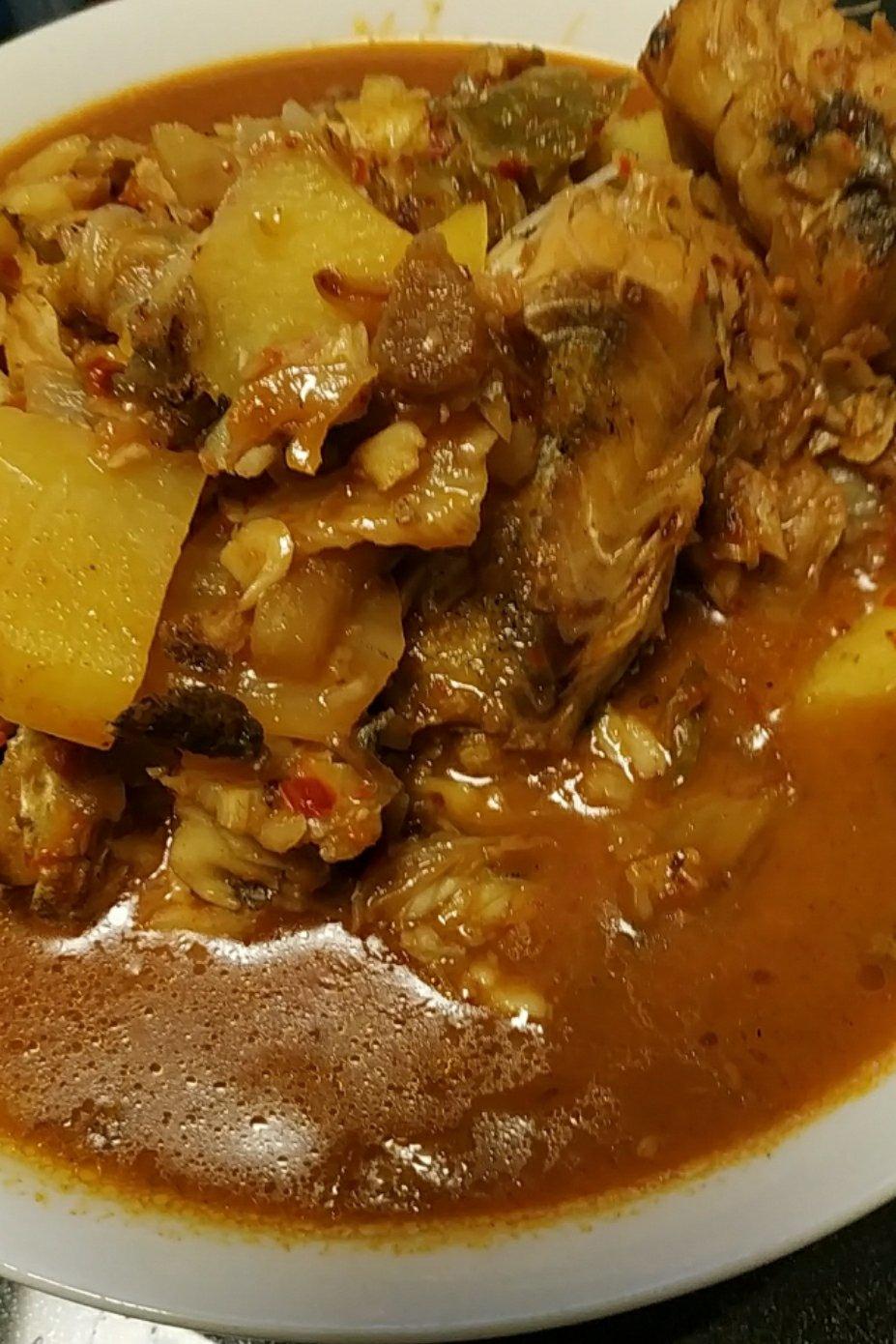 辣白菜炖秋刀鱼