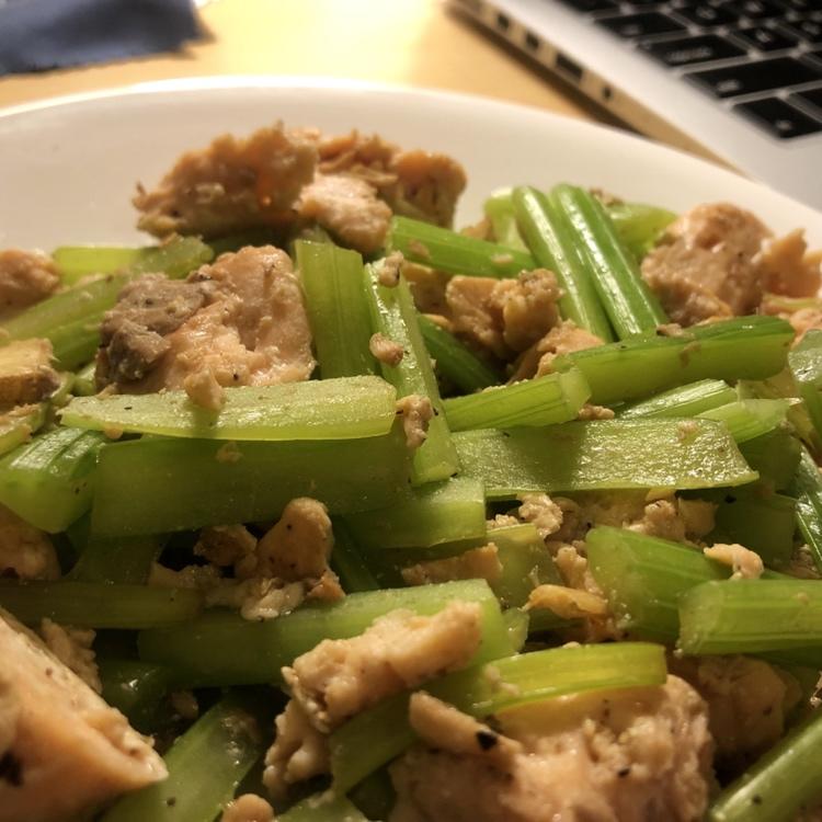 【健康三餐】鱼肉末炒西芹