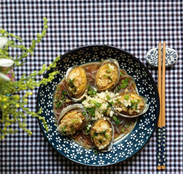 蒜茸粉丝蒸小鲜鲍