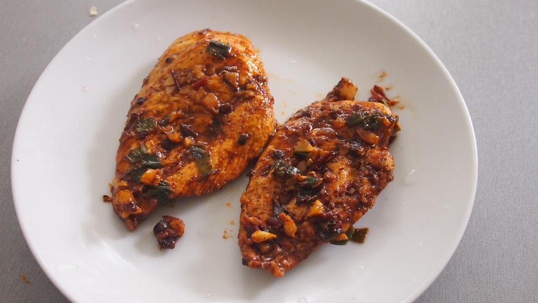 酷炫屌炸天好吃的煎鸡胸肉（香蒜蜂蜜煎鸡胸肉）