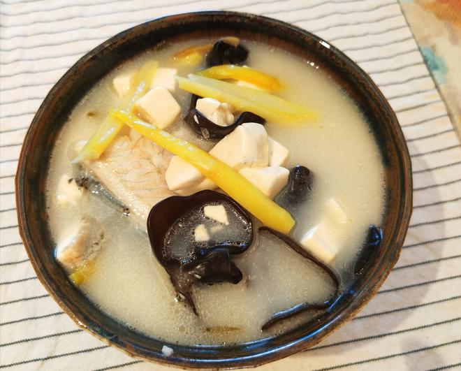 健脾养胃、术后恢复的高赞靓汤：鲈鱼芦笋豆腐汤的做法