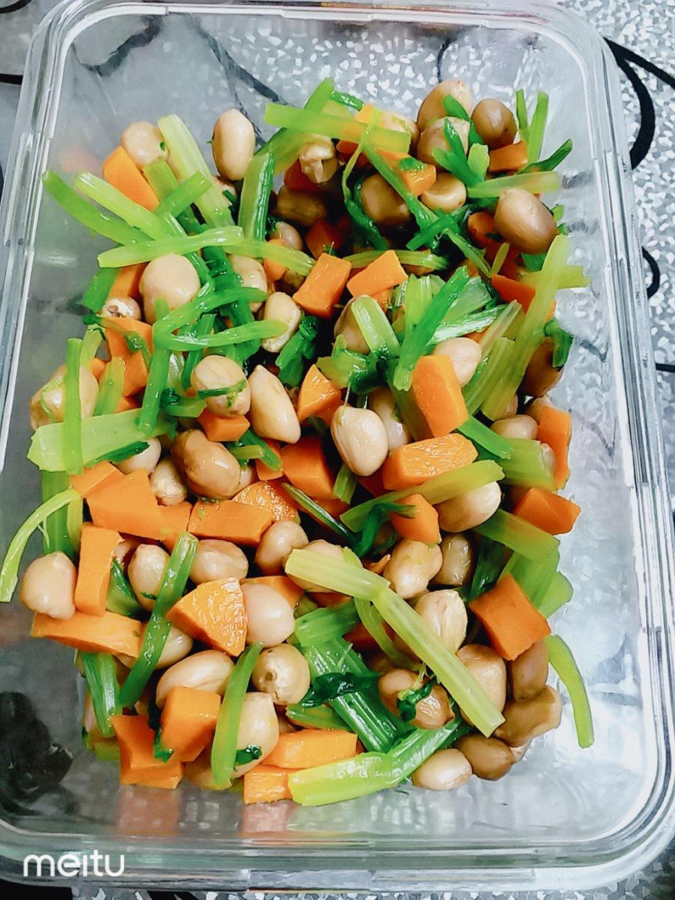 凉拌芹菜花生米胡萝卜