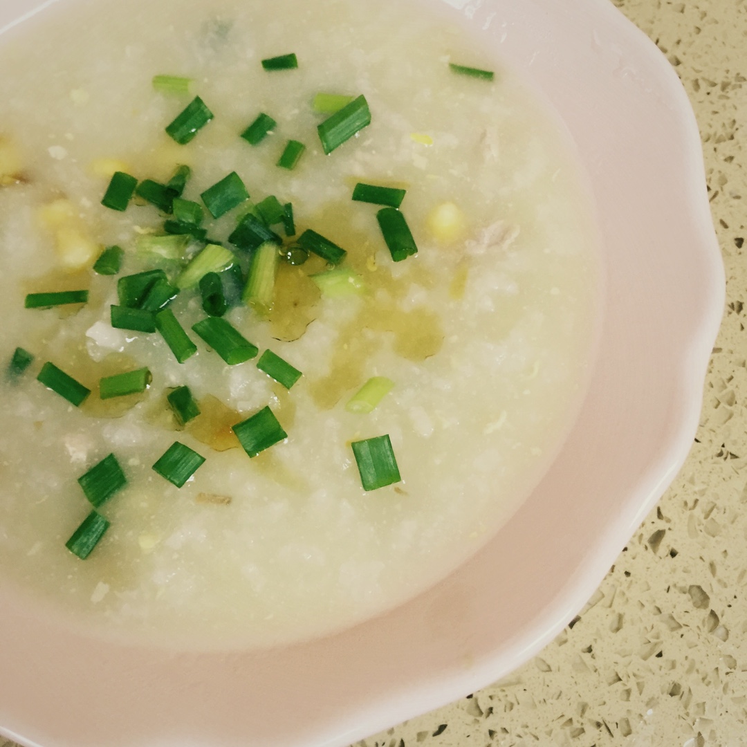 电饭煲版皮蛋瘦肉粥