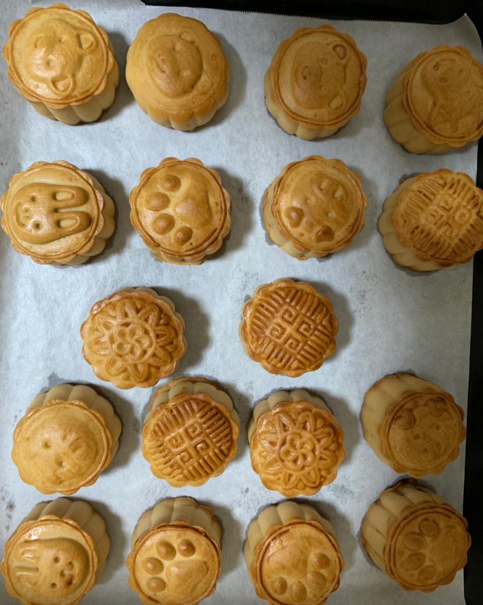 广式月饼—蛋黄莲蓉月饼