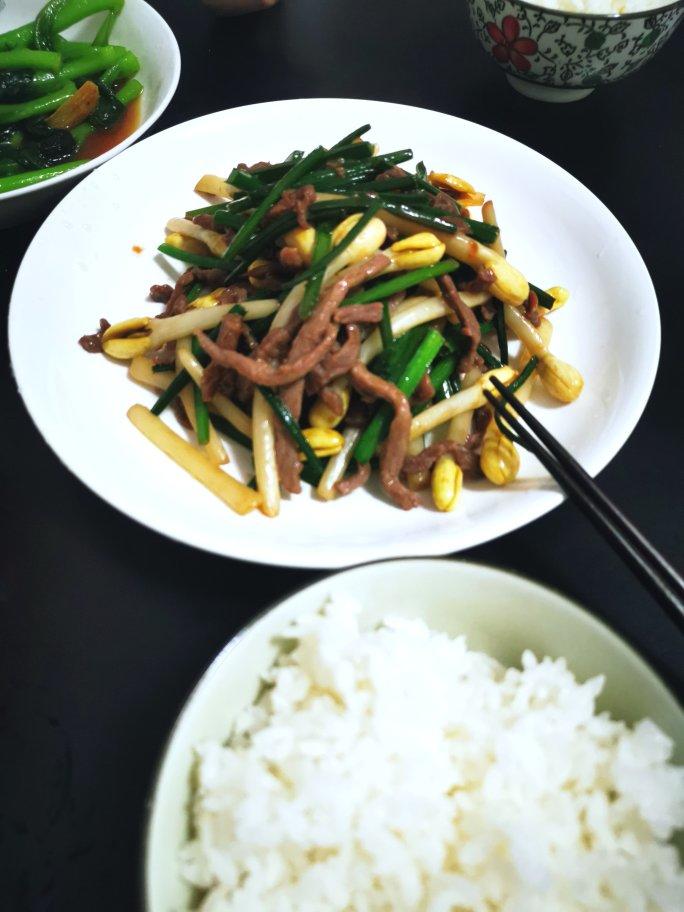快手减脂菜-黑木耳花生芽炒牛肉