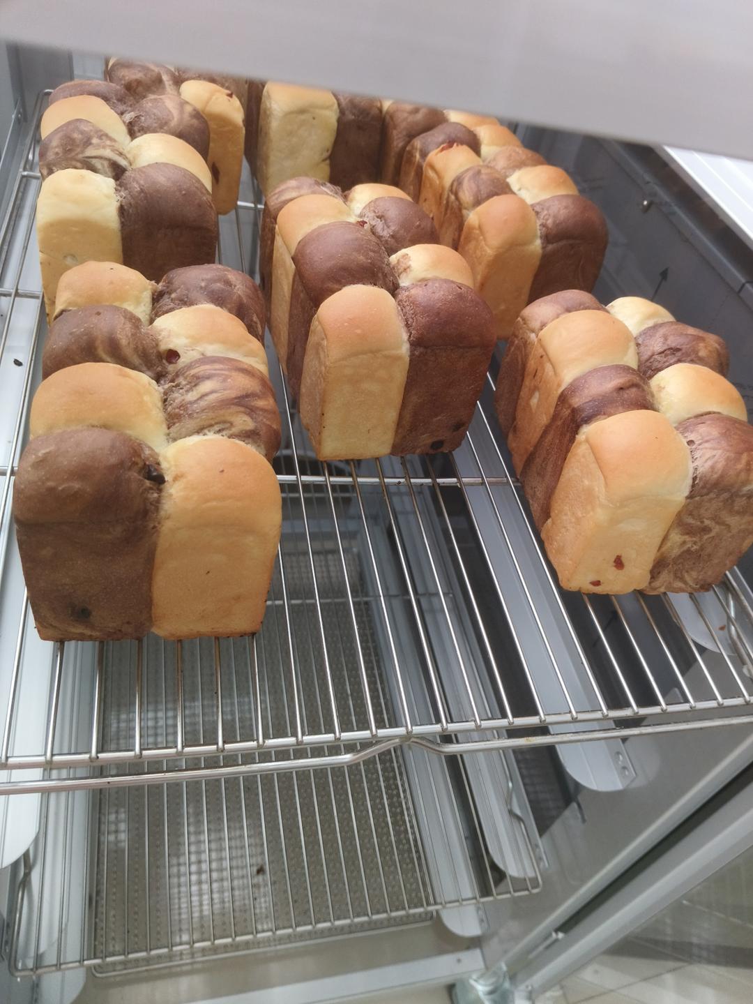 一次发酵省时法｜做一次就能吃到两种口味的吐司