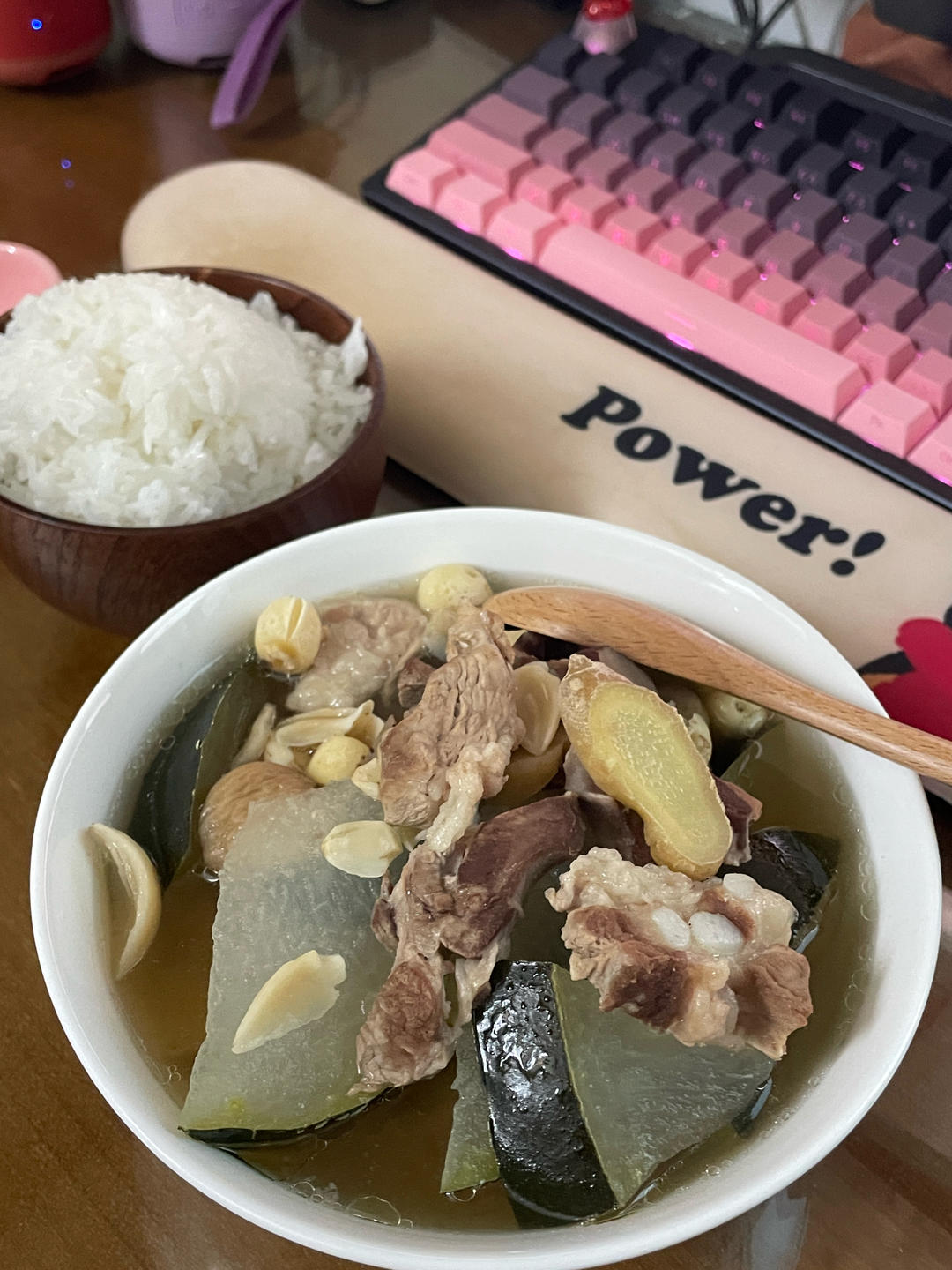 莲子百合排骨汤^^好吃不上火