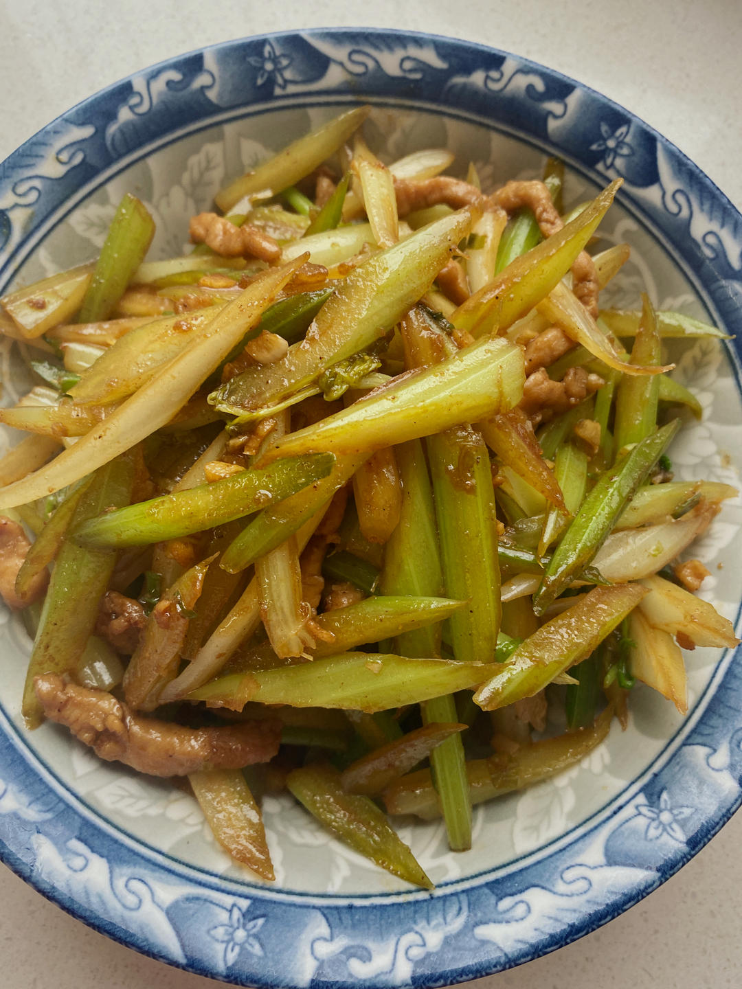猪肉炒芹菜（小时候的家常菜）