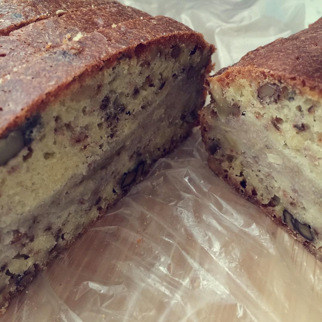 香蕉夹心核桃磅蛋糕