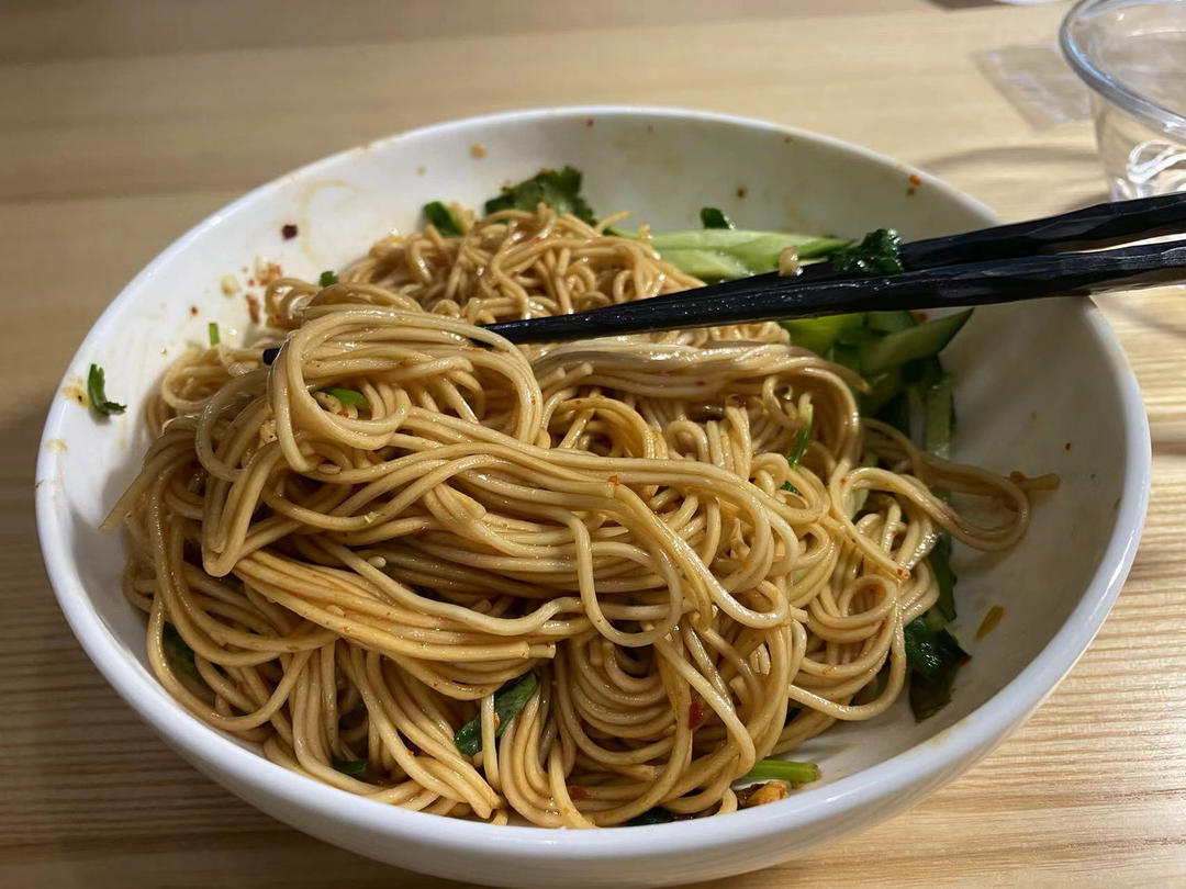 十分钟做好一盘开胃凉拌面～太好吃啦
