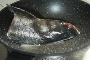 汤可以下饭的红烧鱼头的做法 步骤3