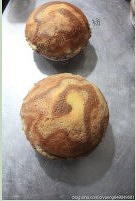大理石花纹面包的做法 步骤7