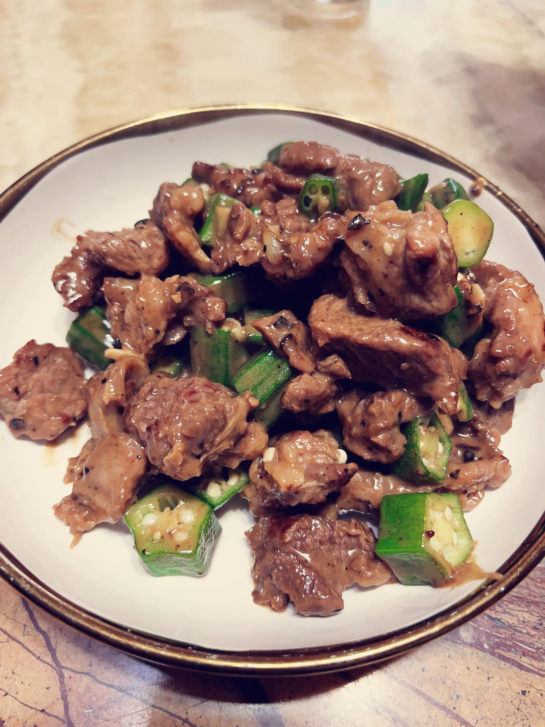 秋葵炒牛肉粒