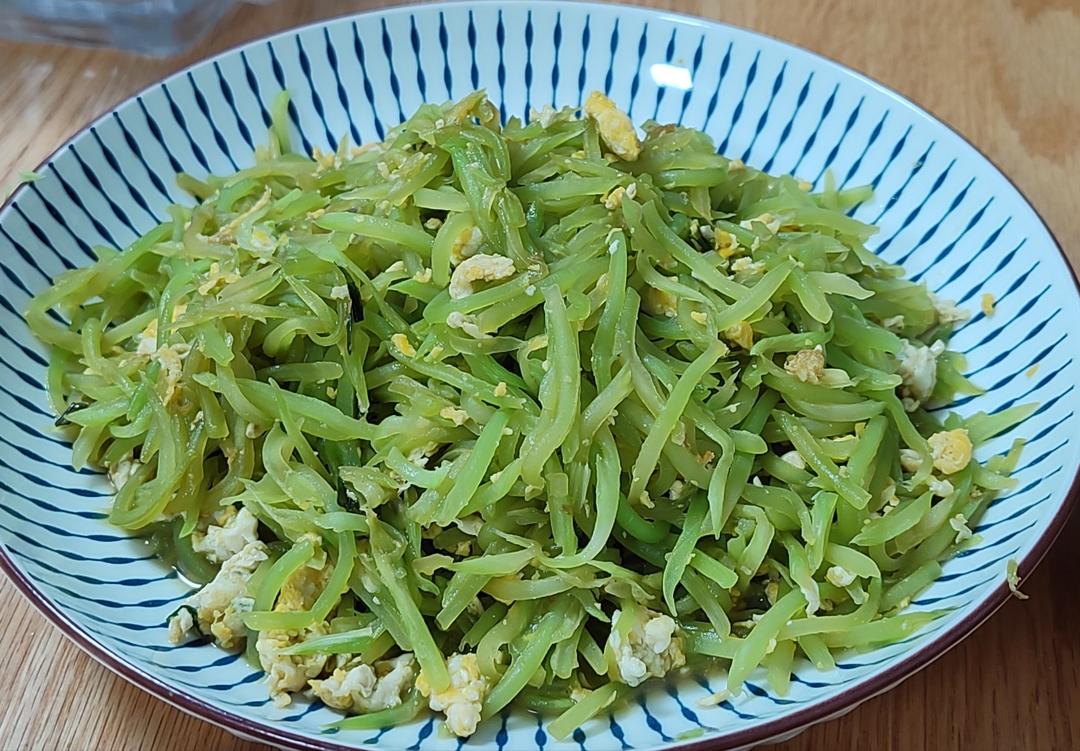莴笋炒鸡蛋