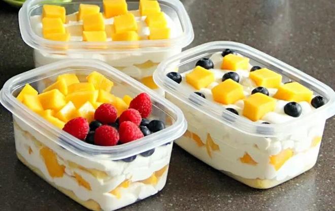 超简单的奶油水果盒的做法