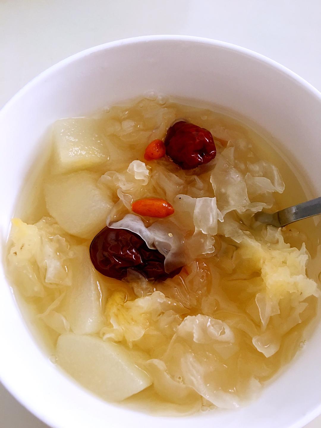 冰糖雪梨银耳汤