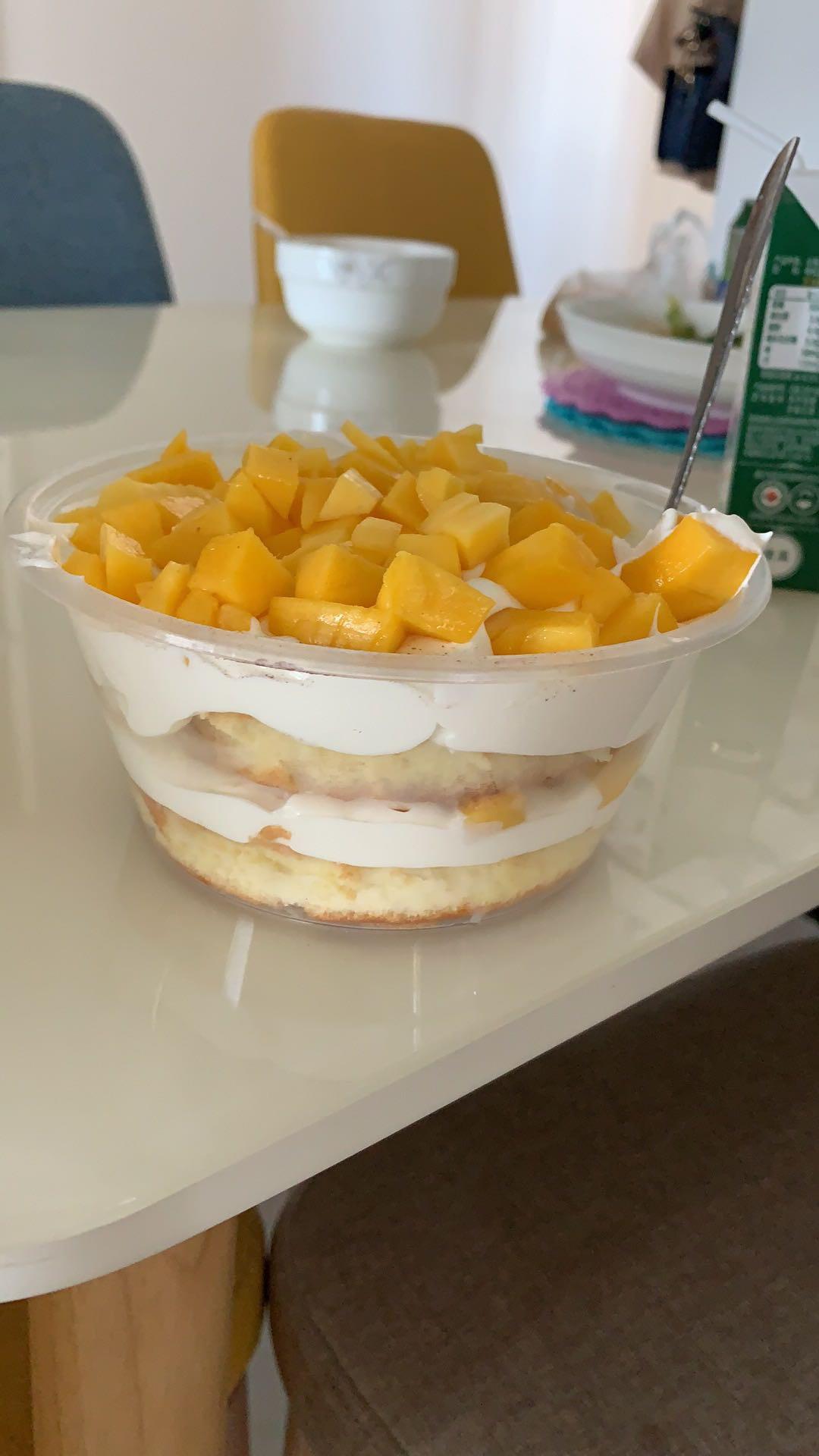 草莓奶油蛋糕盒子