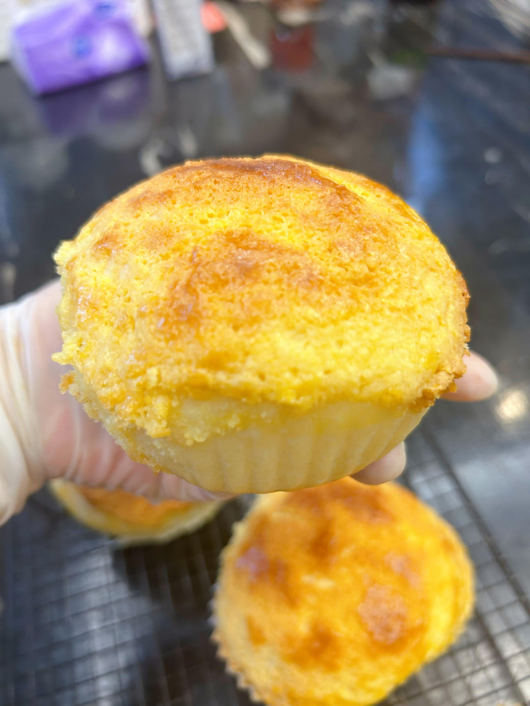 做100款面包の12：在家开茶餐厅!港式菠萝包 –不划格子自然裂开的香酥脆皮！菠萝油/酥皮包