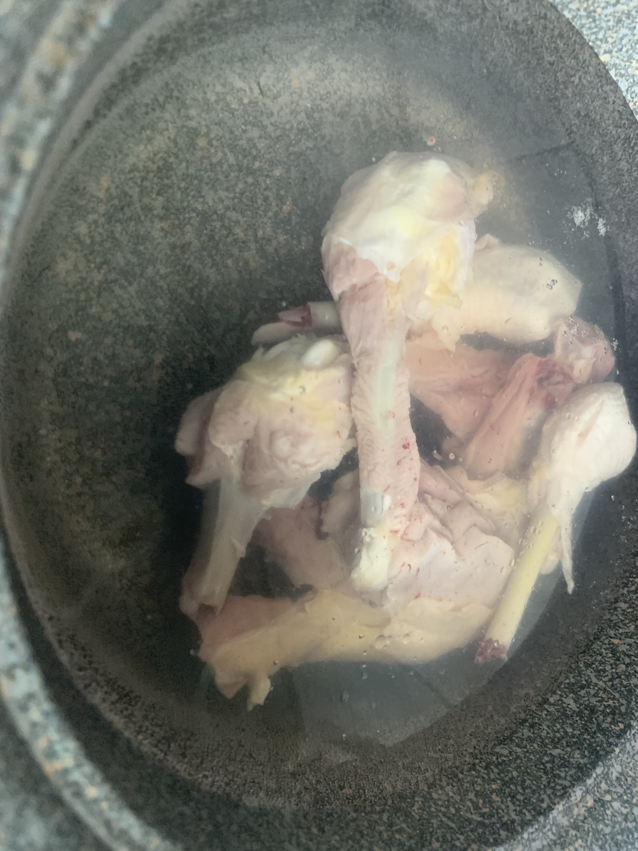 零负担健康鸡腿豆腐杂菜煲的做法 步骤3