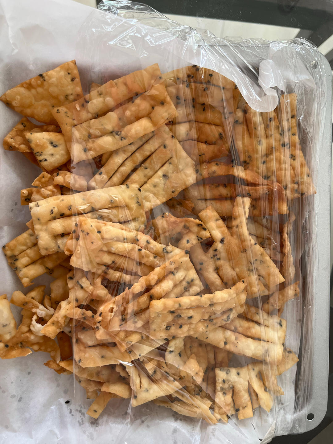 老少皆宜的北方传统休闲小吃-炸麻叶，它可是很 ‘值钱’的金片片呢～