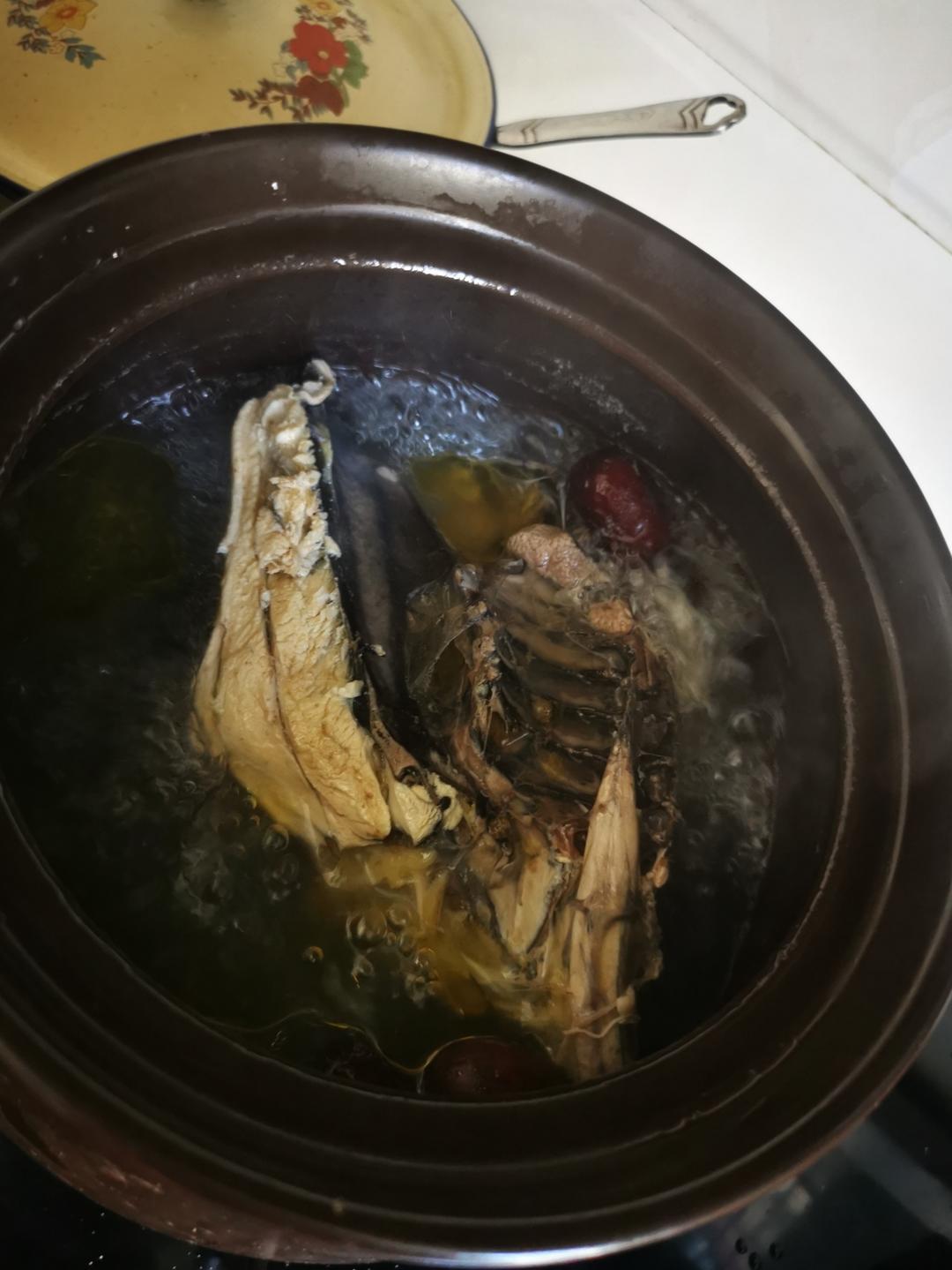 奶奶教的鲜香肥美香菇炖鸡汤