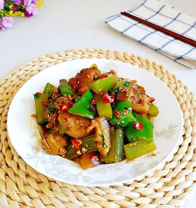 麻辣干锅肘子｜软糯干香麻辣过瘾