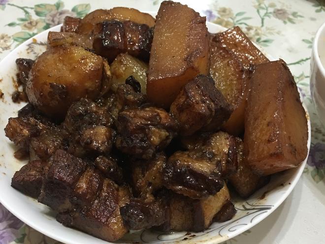 萝卜土豆炖五花肉的做法