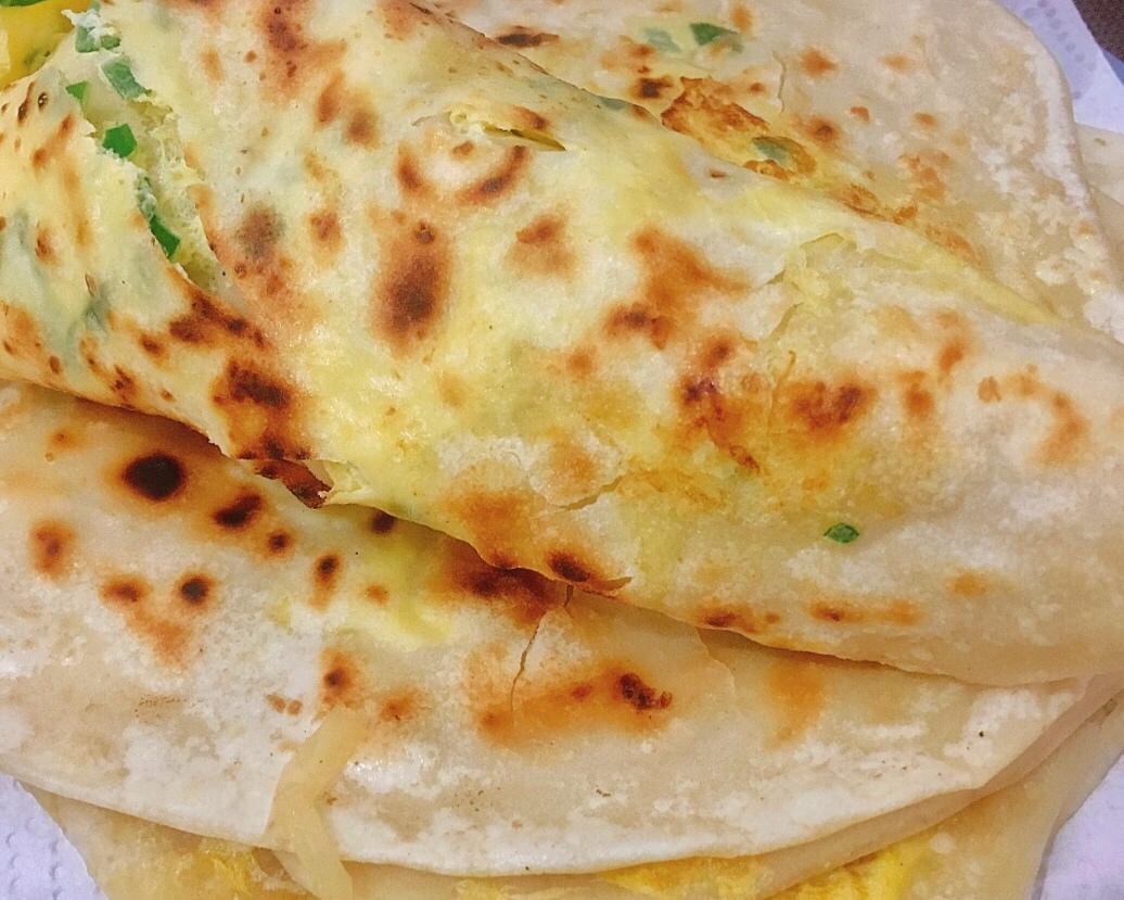 鼓大泡的鸡蛋灌饼