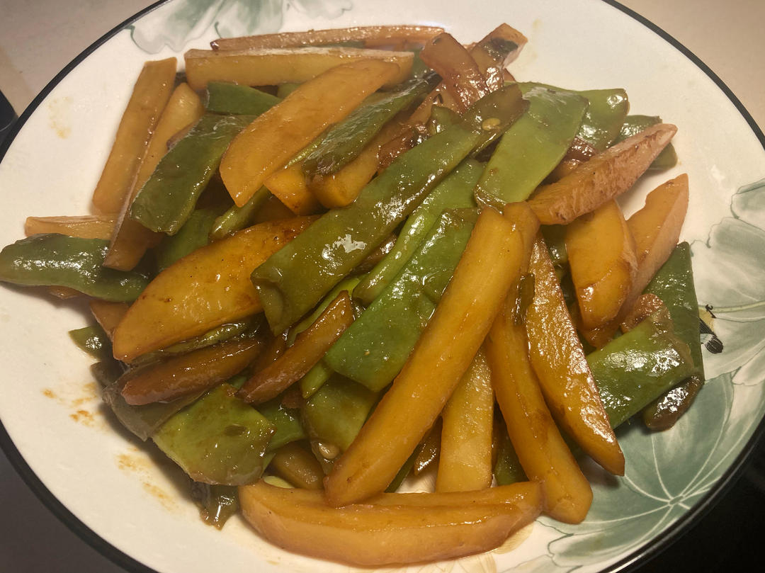 东北特色菜，土豆炖豆角，好吃的秘诀在这里！