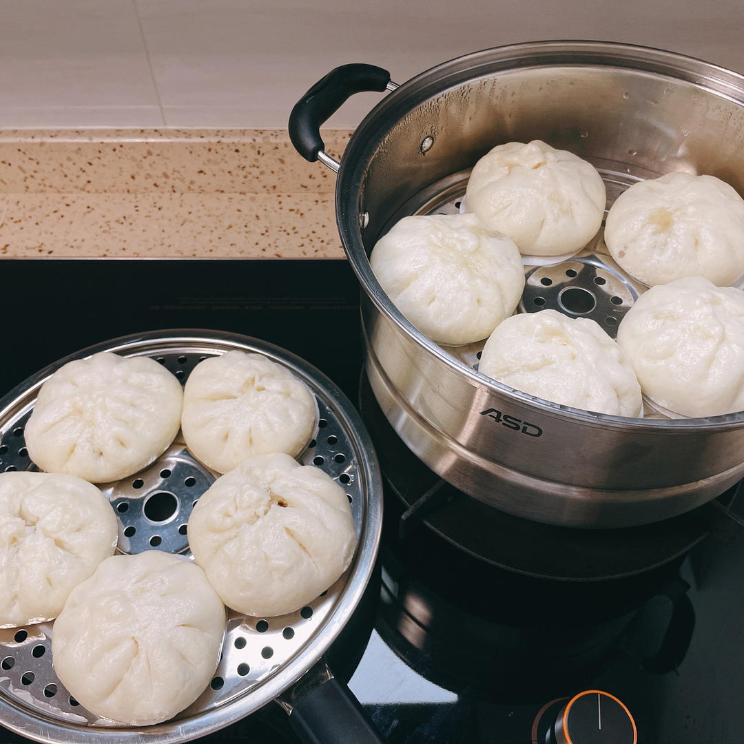 云朵般松软爆浆蜜汁叉烧包
