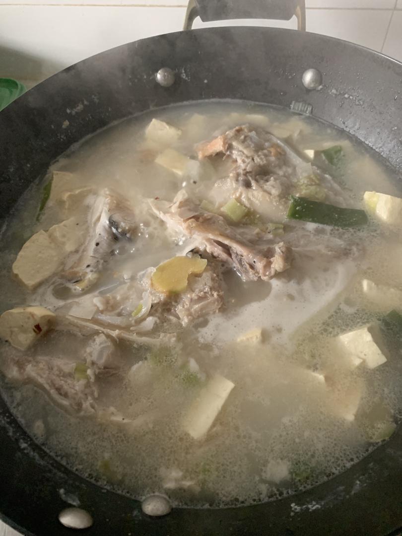 三文鱼头炖豆腐（低脂减肥补脑解馋😋）
