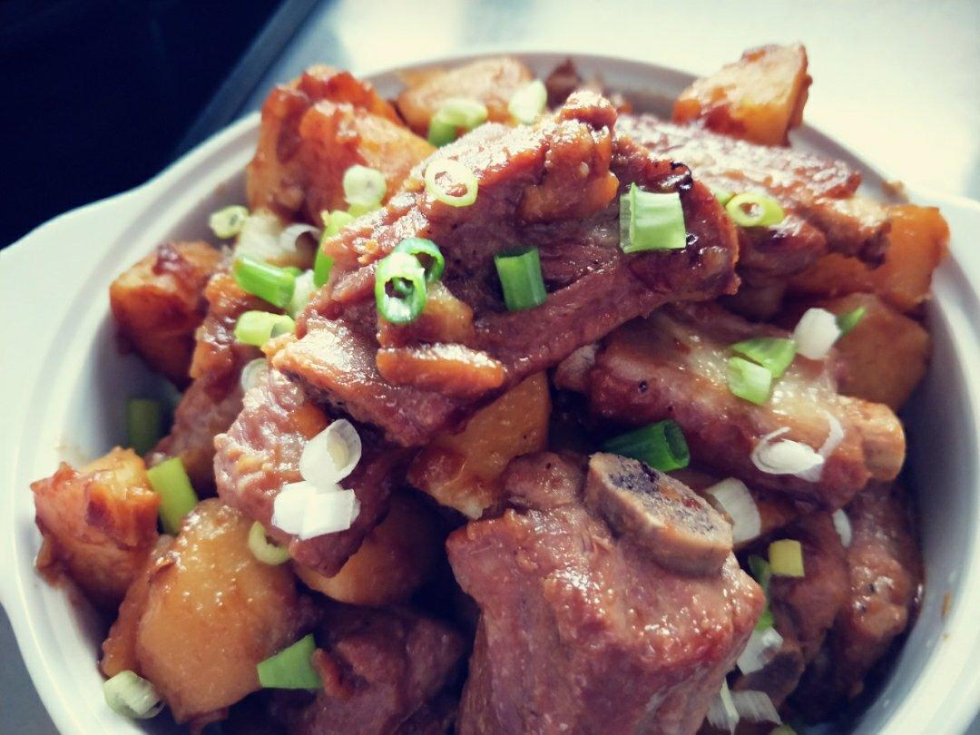 超好吃排骨-土豆蒜香排骨煲