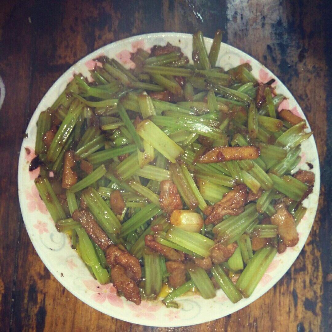 芹菜炒肉
