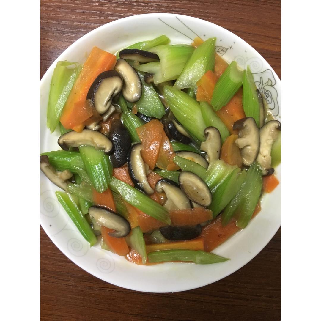 sammie菇娘做的素炒香菇西芹