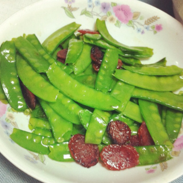腊肠炒荷兰豆