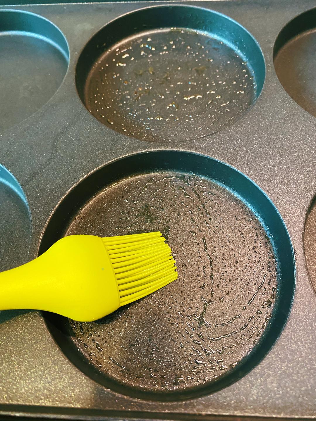 鹵牛肉番茄窩蛋三明治「低脂」的做法 步驟2